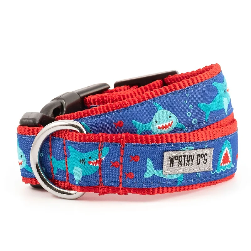  . **Pet clothes are thickened in winter**Chomp Dog Collar