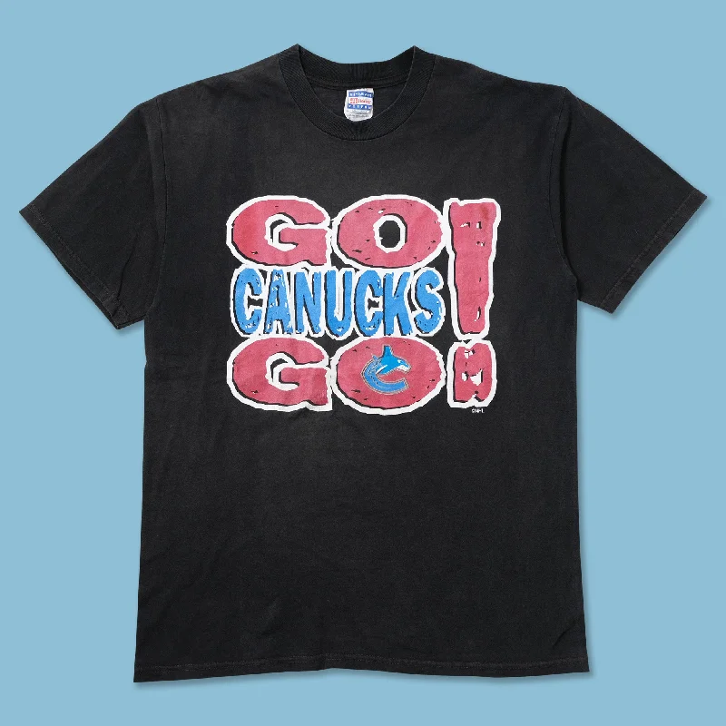 - Pregnant cat delivery room warming boxVintage 'Go Canucks!' T-Shirt Medium