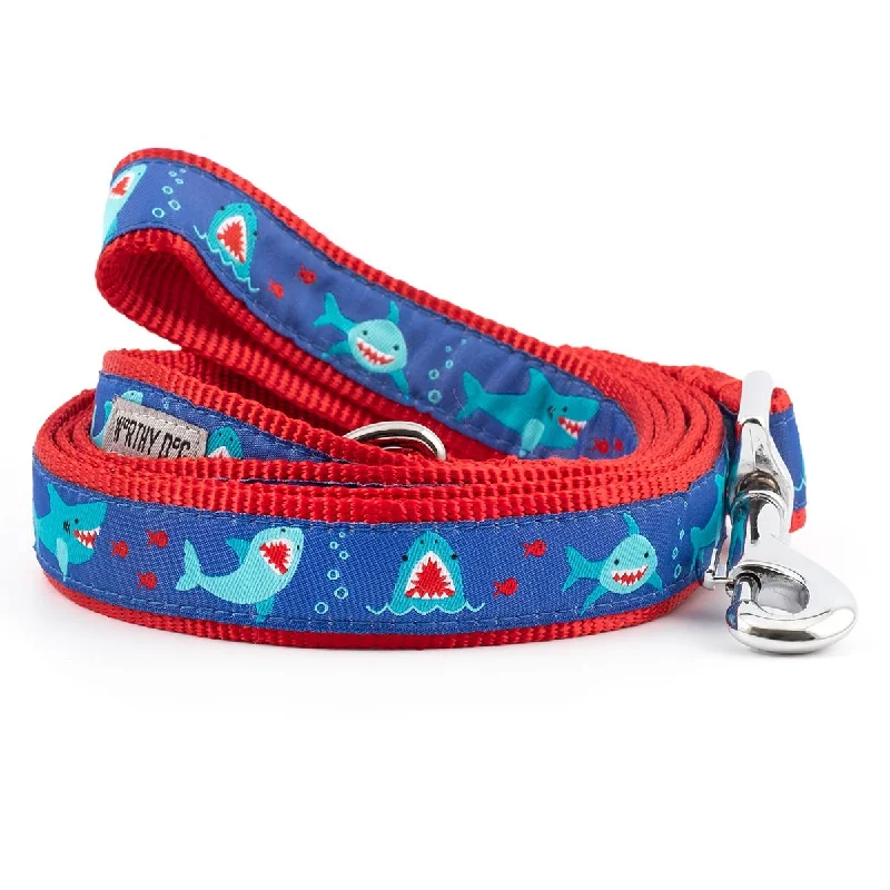  . **Pet comb to remove loose hair**Chomp Dog Leash