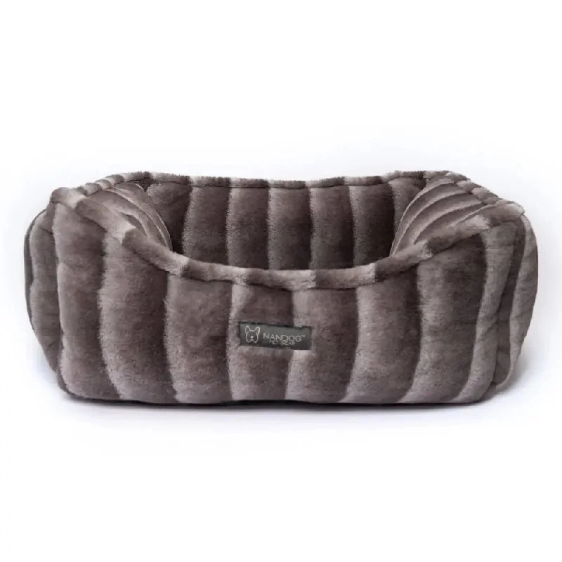 - Pet stroller can be taken on the planeNandog Reversible Chinchilla Dog Pet Bed