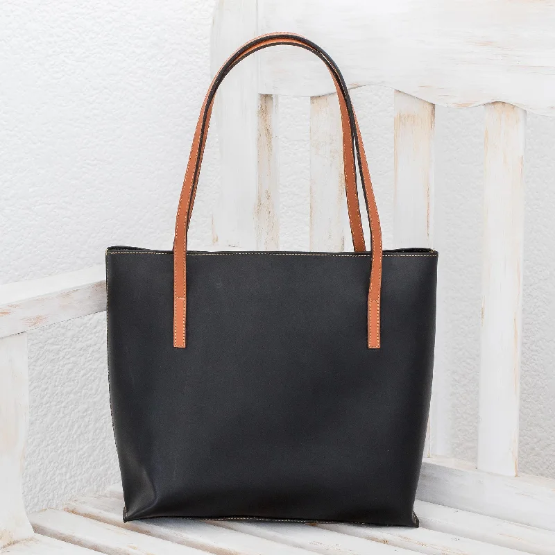 - Dog anti-slip matSublime Style in Black Bonded Leather Shoulder Bag in Black from El Salvador