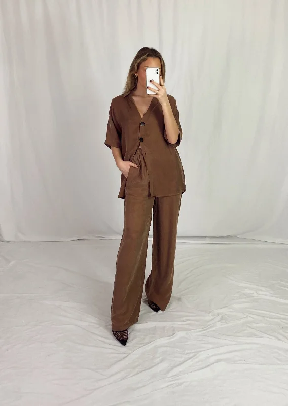 Staple the Label - Finn Cupro Relaxed Pants in Mocha