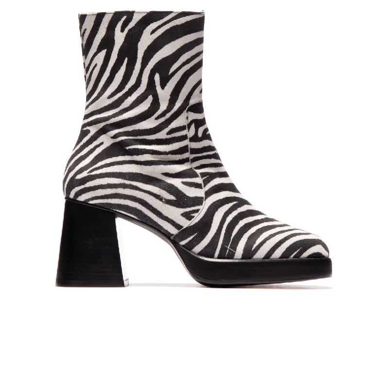 Sullivan Zebra Print