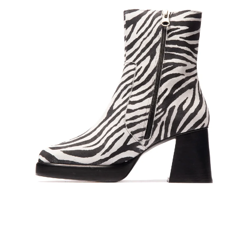 Sullivan Zebra Print